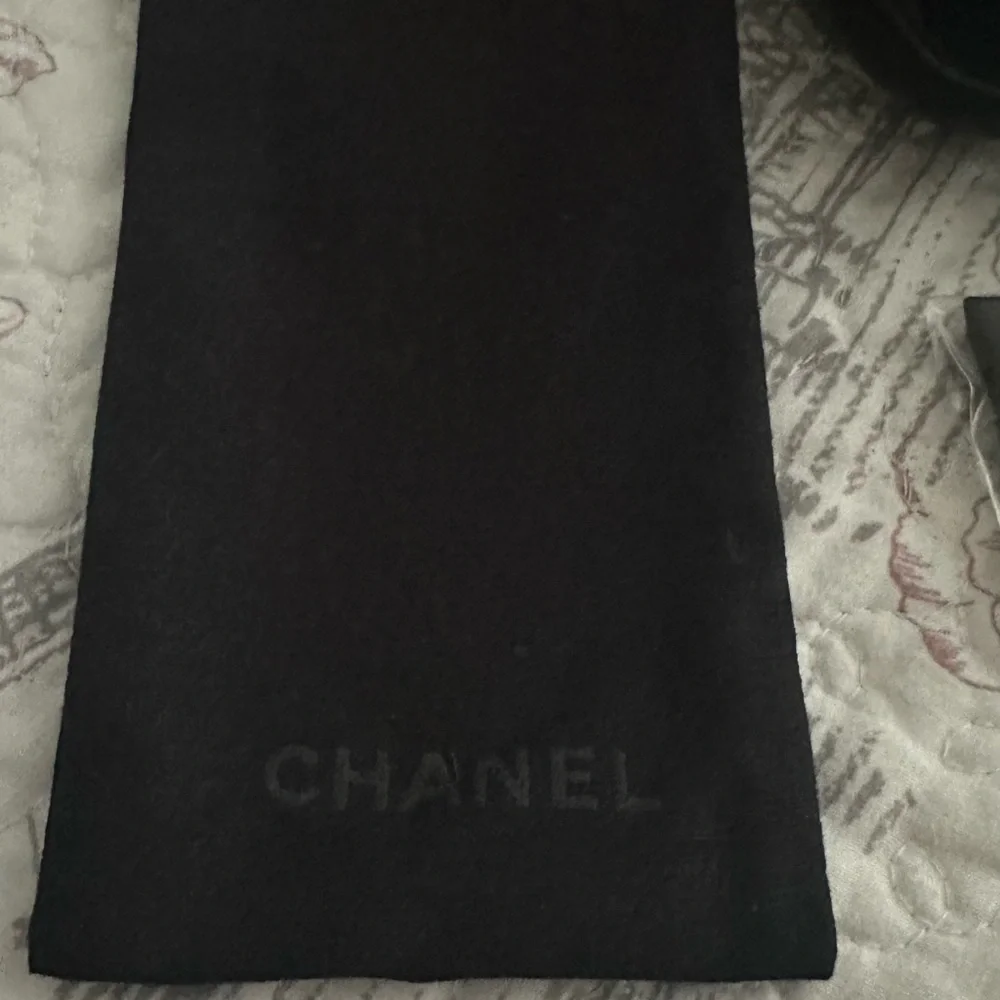 CHANEL Elegant Black Accessory Set - Picture 2 of 5